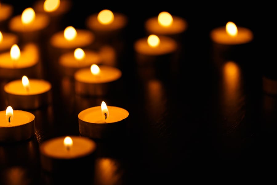 光で彩る至福の夜。間接照明とアロマで演出する「家の中のサードプレイス」